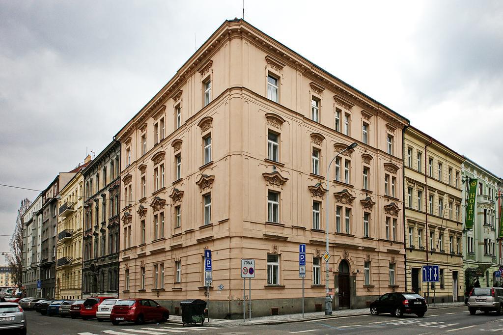 Luxury Center Apt. Charles Bridge Walking Distance Прага Екстер'єр фото